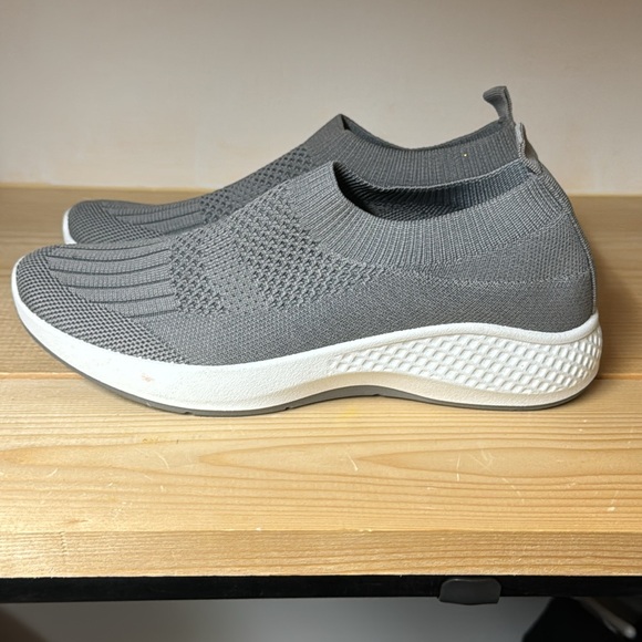 Tommy Bahama Flint Knit Joggers Memory Foam slip on sneakers charcoal gray - Picture 4 of 9